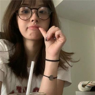 女孩罗塞玛莉